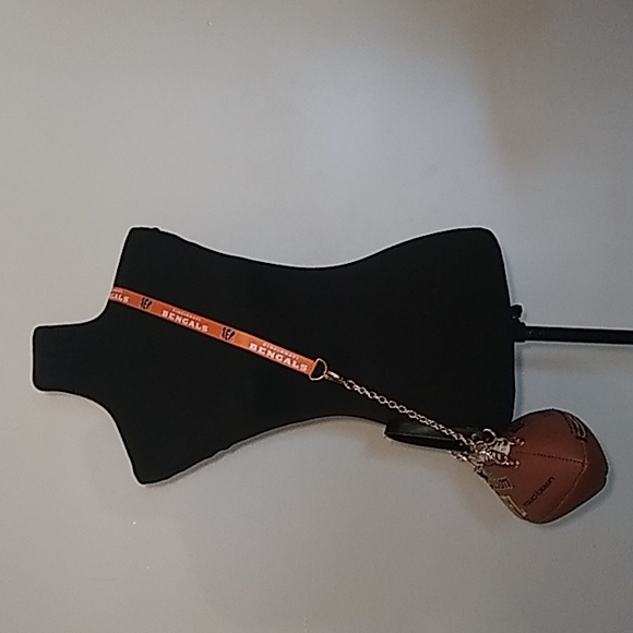 HANDMADE Football Purse (CINCINNATI BENGALS) 🏈 - Picture 6 of 15